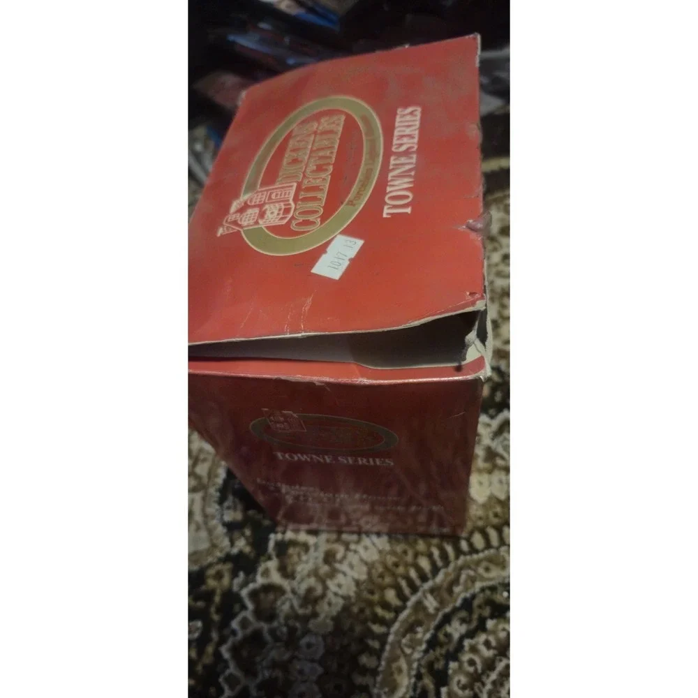 Dickens Collectables Towne Series Inn Lighted Village House Xmas